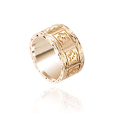 The picture shows a 10 mm 14K yellow gold sea turtle ring.