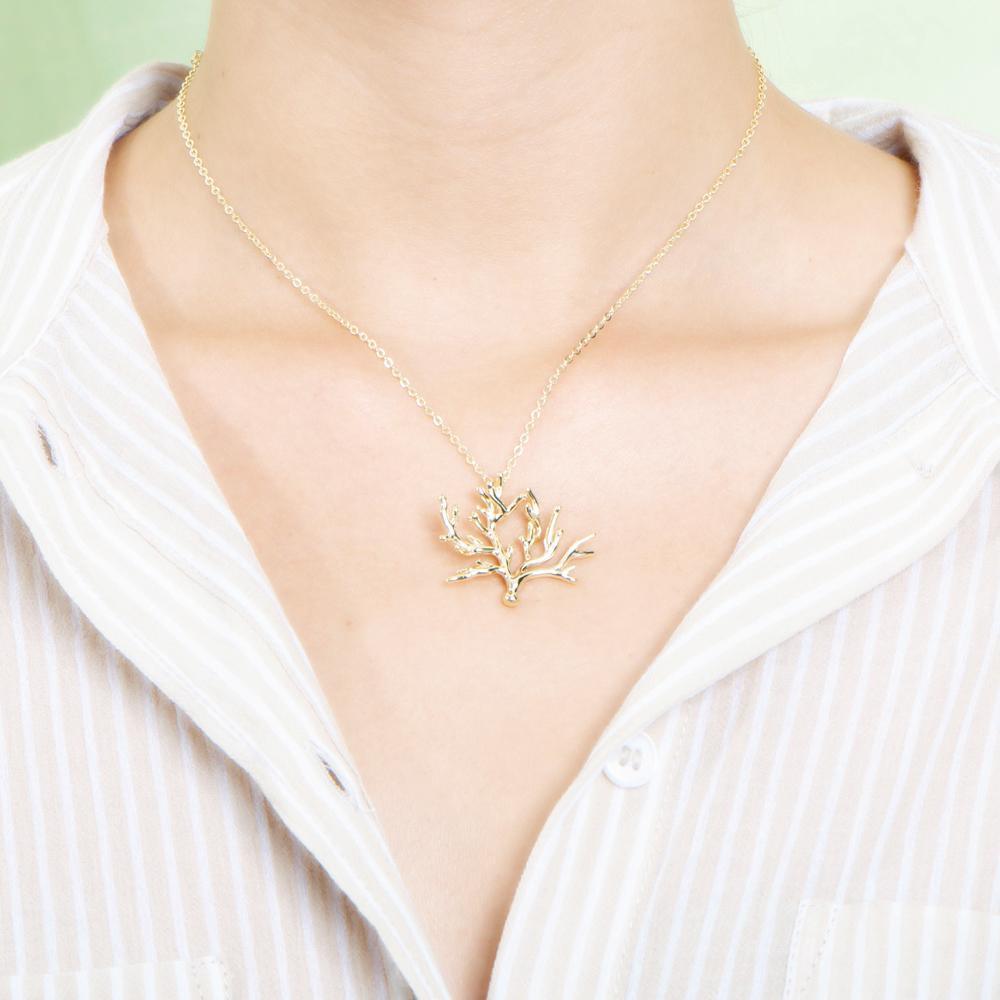 The picture shows a 925 sterling silver yellow gold vermeil coral pendant.