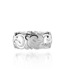 The picture shows a 18K white gold ring (8mm) with hand engravings including a sea turtle.