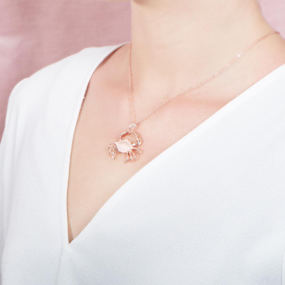 The picture shows a 925 sterling silver, rose gold vermeil crab pendant.