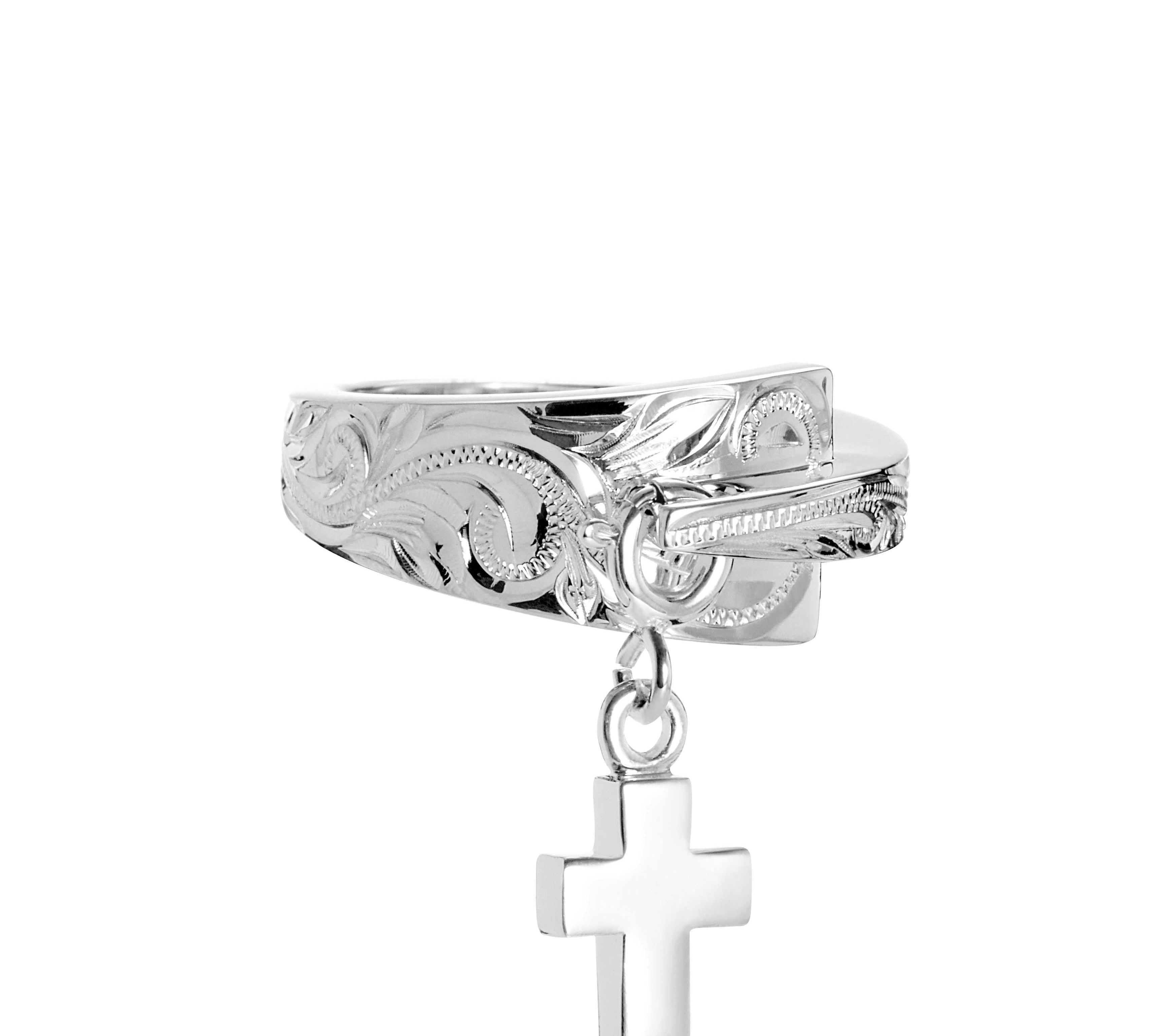 The picture shows a 925 sterling silver cross wrap ring with hand-engravings.