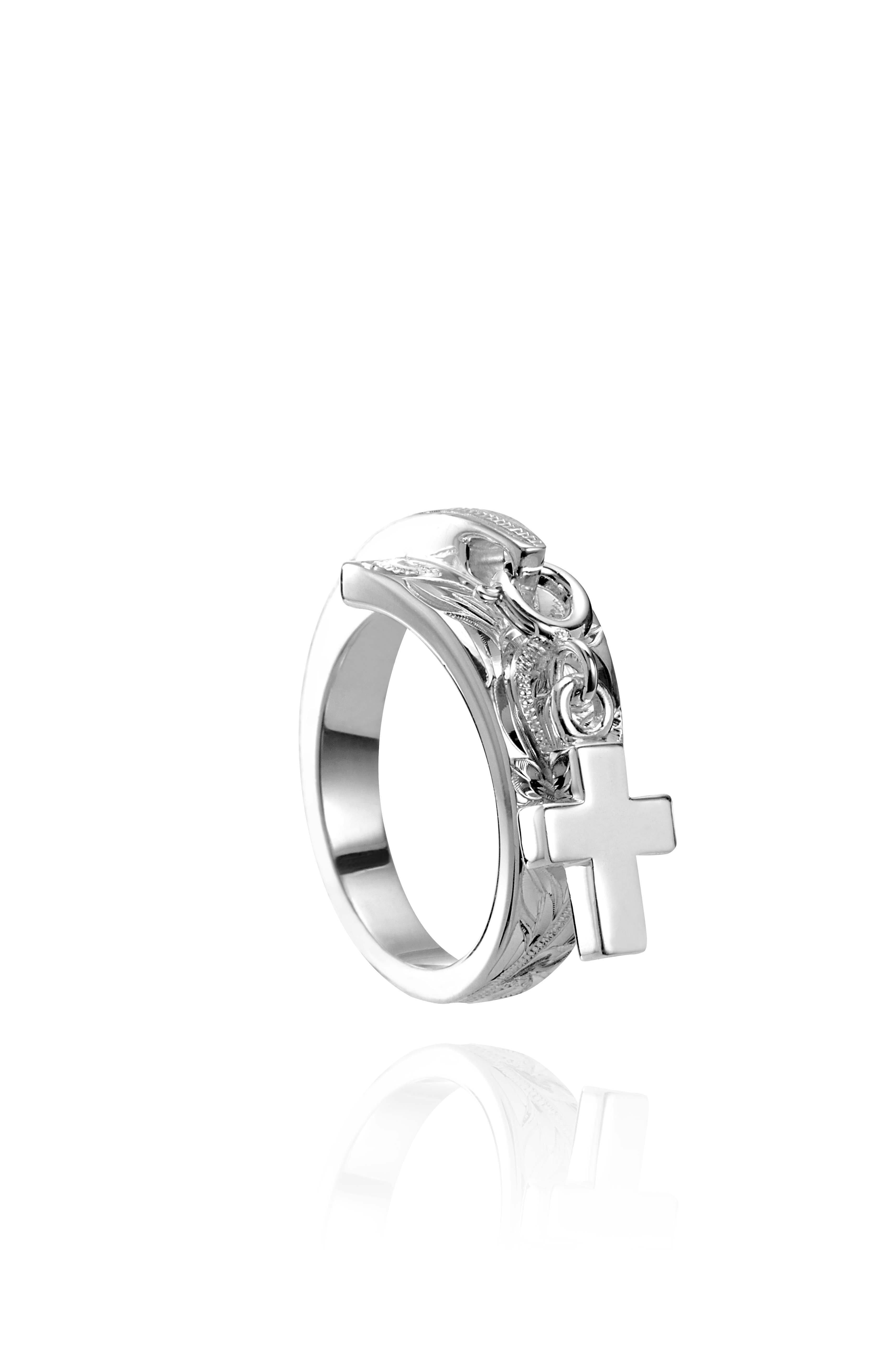 The picture shows a 925 sterling silver cross wrap ring with hand-engravings.