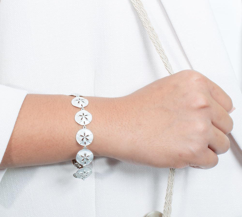 The picture shows a 925 sterling silver white gold-plated sand dollar bracelet with topaz