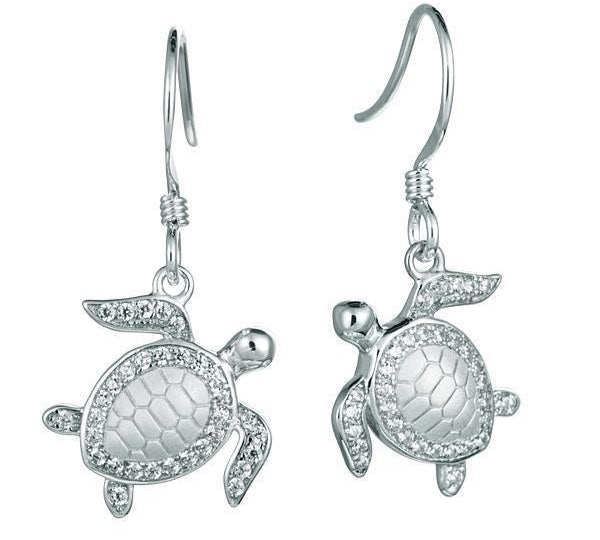 The picture shows a pair of 925 sterling silver white gold-vermeil sea turtle hook earrings with topaz.
